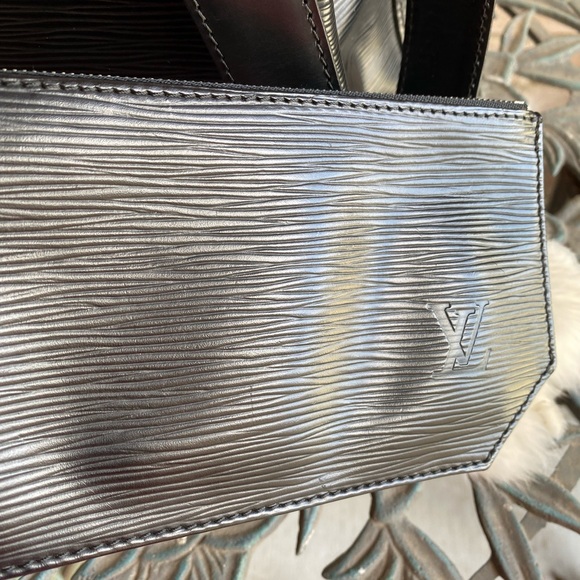 Authentic Louis Vuitton Sac DePaule GM - Picture 3 of 12